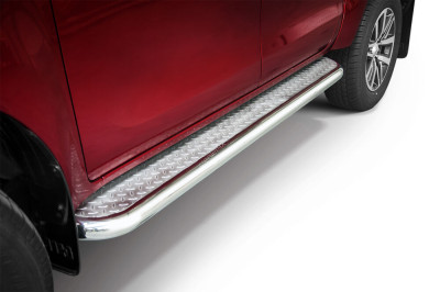 Boční nášlapy slzičkový plech - Toyota Hilux (2015 - 2018 - 2021 -)